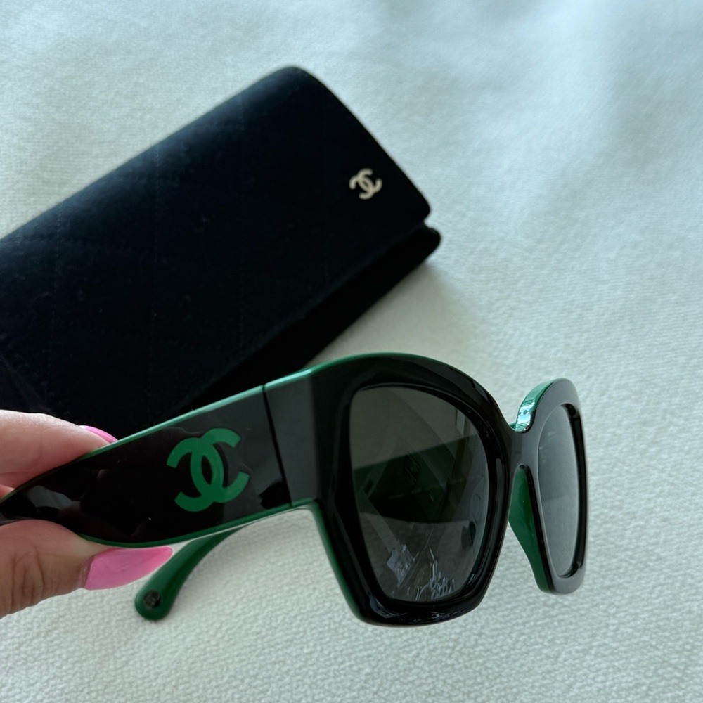NIB CHANEL SUNGLASSES SQUARE BLACK AND GREEN - Picture 2 of 12
